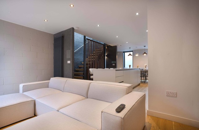 Walk to Canal St. | 4BR Townhome w/Roof Top