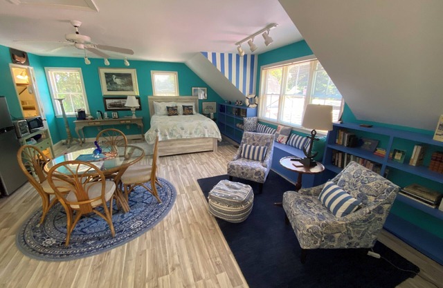Walk to Downtown Mystic Premiere Carriage House Spacious Loft Apt—Very Private