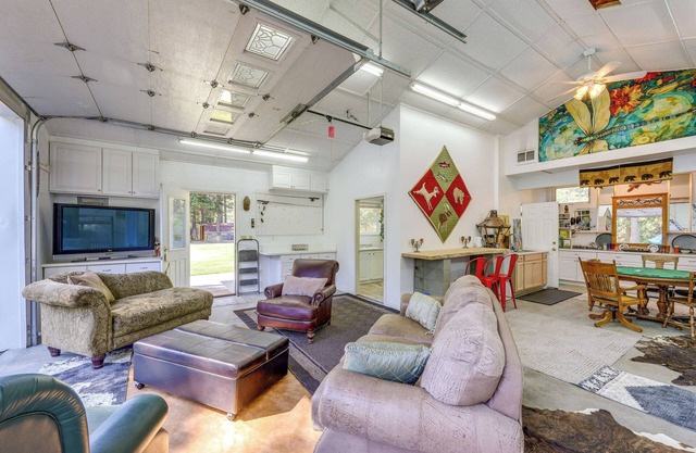Walk to Happys Inn: Studio w/Outdoor Space!
