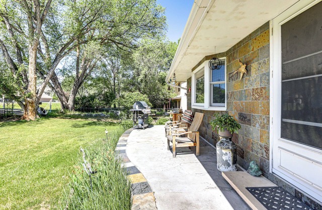 Walk to Main St: Carbondale Apt w/Shared Patio