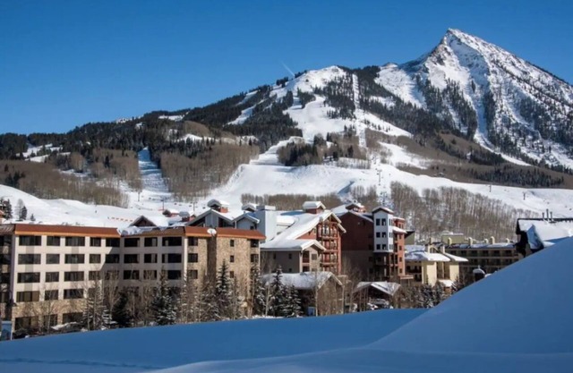 Walk to Mountain Base Studio for 4 & HotTub
