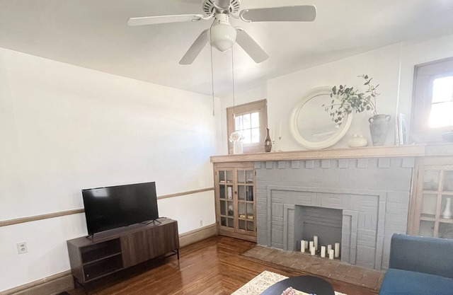 Walk to OSU Wexner & Short North! Parking included!