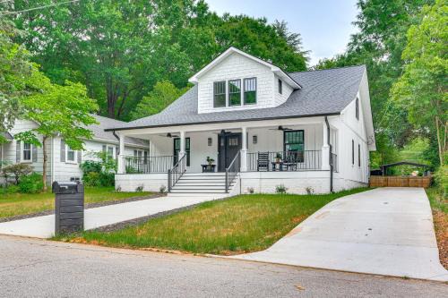 Walk to Uptwn Lexington Modern Retreat with Porch!