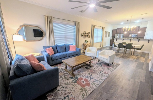 Walkable 3-bedroom house in Starland District with Off-Street Parking. Book now