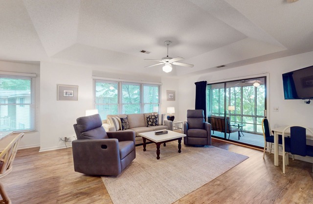 Walkable beach & golf condo with two screened porches, central AC & washer/dryer