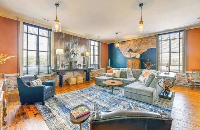 Walkable Wytheville Loft on Main Street!
