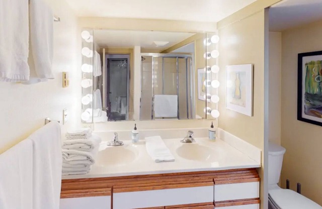 Walking distance , 2 blocks away to Hayward field . onsite pking n