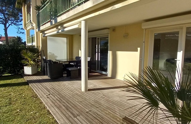 Walking distance to beaches, Surf, Golf, T3 RDC terrace, private garden