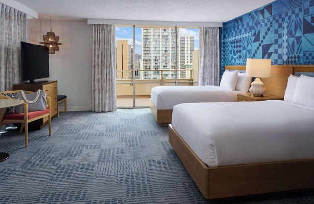 Walking Distance To The Beach! Waikiki View, Pets Allowed!