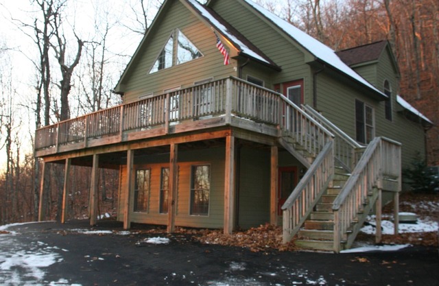 Walking Distance To Mountain Inn, Great Location For Your Mountain Getaway