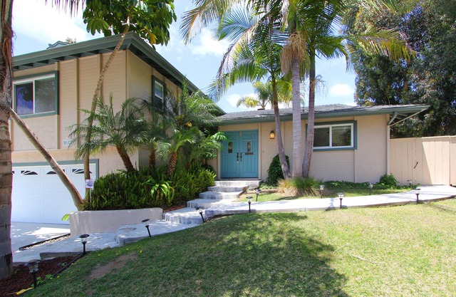 WALLED GARDEN ESTATE LOCATED IN NORTH PACIFIC BEACH SLEEPS 8/9 plus kids matsn