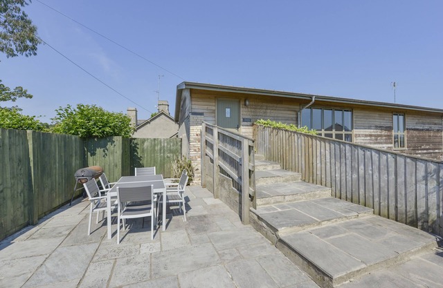 WALNUT COTTAGE, pet friendly, country holiday cottage in Newton Abbot