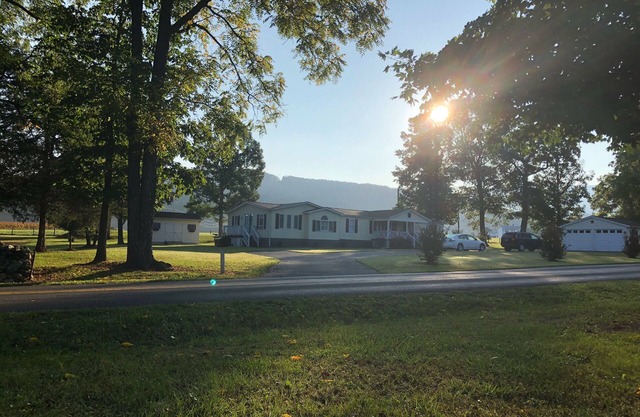 Walnut Lane House - Private Mountain views