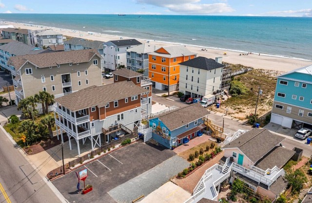 "Wanda's suite 2: Downtown and next to the SEA!
