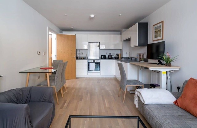 Wandsworth Deluxe Two-Bedroom Apartment