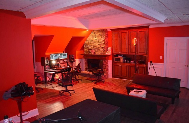 Warm & Cozy Private Studio Creative Loft Suiten+ Recording Studio