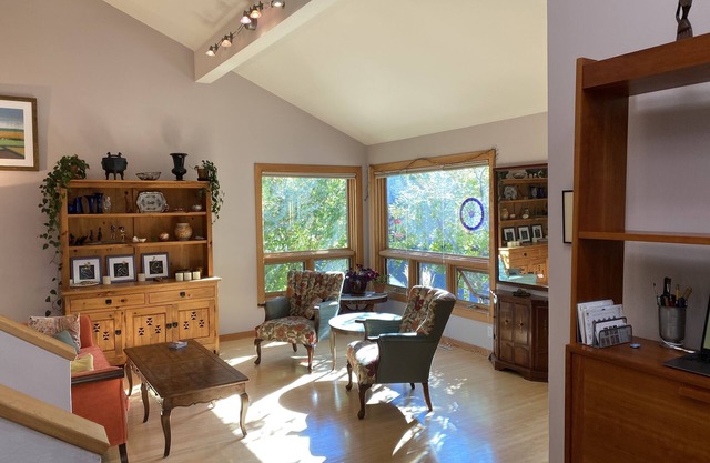 Warm, inviting home, close to CU, downtown and mountainsnShort Term Rentals Only