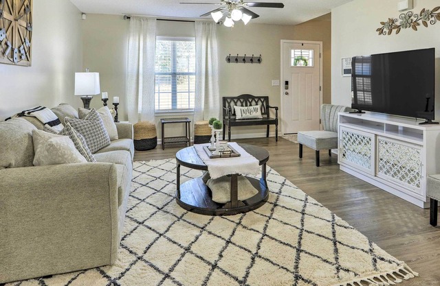 Warner Robins House ~ 8 Mi to Water Park!
