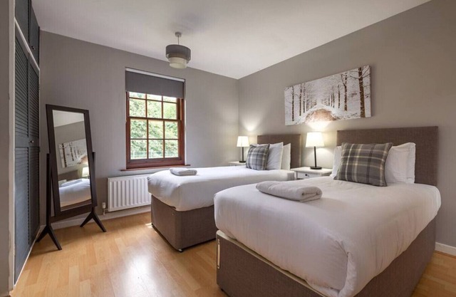 Warren House Aylsham Sleeps 20. 2 hot tubs