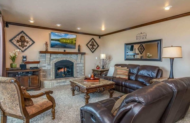 Wasatch Retreat in Draper with Mtn Views Theater and Hot Tub