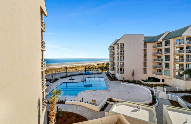 WATCH DOLPHINS PLAY ALL DAY! Newly renovated! Two new pool on grounds!+