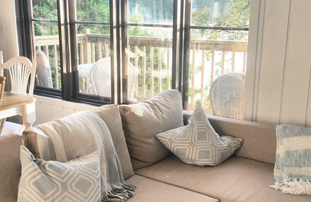 Water front cottage near Tremblant