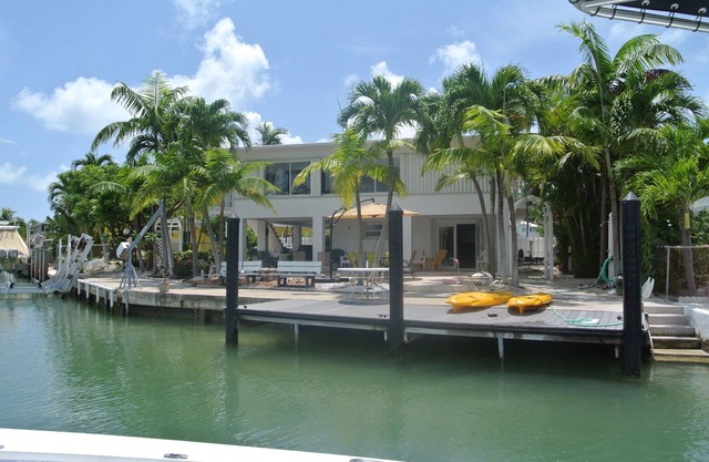 Water Front 3/3 Family and Boat Friendly Home, Great Views