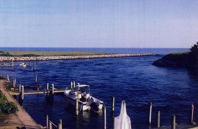 Water Front Beach Cottage In Charlestown W/Access to Private Beach