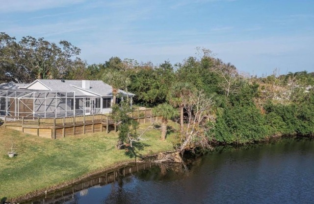 Water front Canal pool home 3+ bed 2 bathroom home sleeps 8 semi private