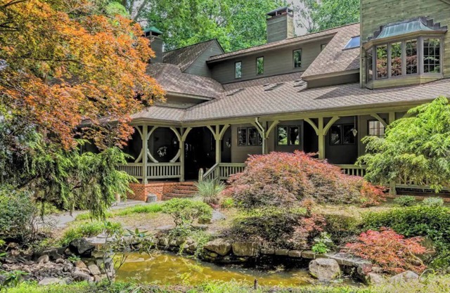 Water Front Iconic Gem Estate w Pool Pavilion Retreat indoor & outdoor amenities