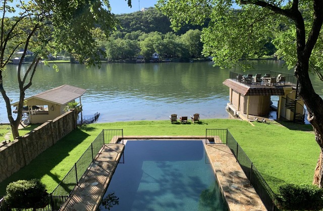 WATER FRONT LAKE AUSTIN ESTATE