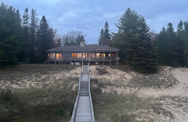 Water's Edge on Michibay: Crisp Air, Bonfires & Lakeside Views – Your Autumn Escape!
