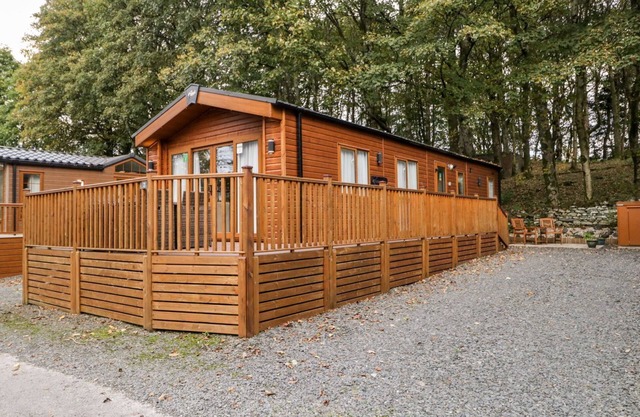 WATER'S REACH, pet friendly, with pool in Troutbeck Bridge