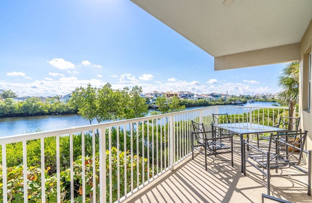 Water Views! Newly Remodeled 3 Bedroom Townhome in Little Harbor Resort