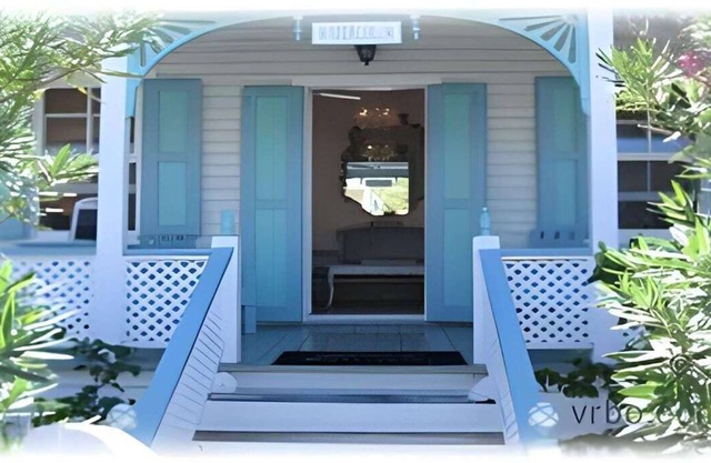 Watercolor a Charming Island Cottage. 3 Bedroom