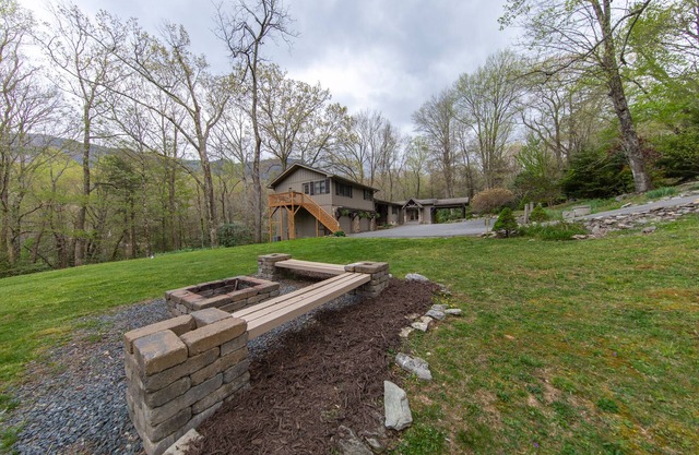 Waterfalls in Your Backyard + 7 Bedrooms! 3 Miles to Sugar Mountain!