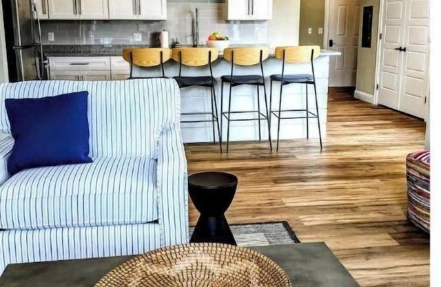 Waterford, CT - Beautiful 2 Bedroom/2 Bath, 2nd Floor Apartment, 1,252SF