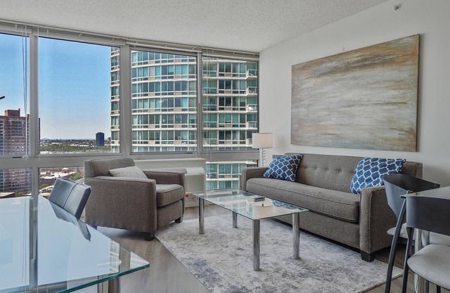 Waterfront 1BR w. Prime Manhattan Skyline Views | Pet-friendly