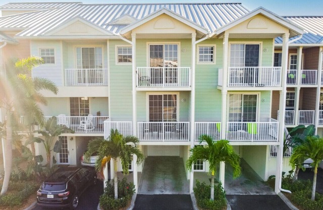 Waterfront 2 Bdrm Townhome in Little Harbor Beach Resort!