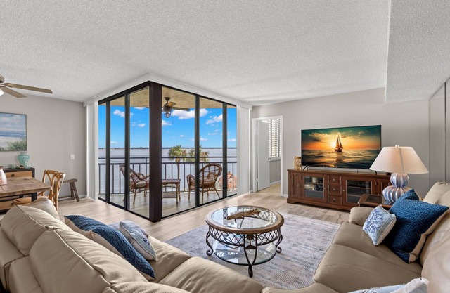 Waterfront 2-Bedroom Condo, Enjoy Bay Breezes and Heated Pool in St. Pete FL