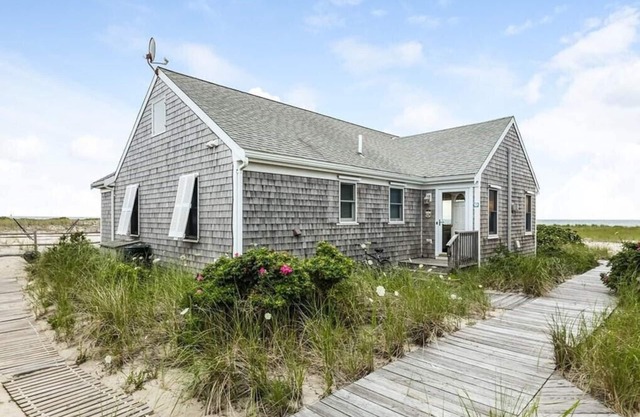 Waterfront 2BD Cottage: RIGHT ON THE BEACH, Water View, Direct Beach/Water Access, Lovely Deck & A/C