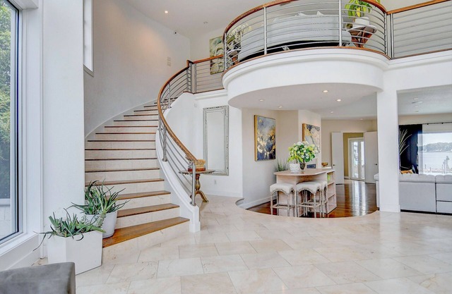 Waterfront 5BR Luxury Retreat w/Pool,Chef’s Kitchen–Sleeps 14 in Virginia Beach