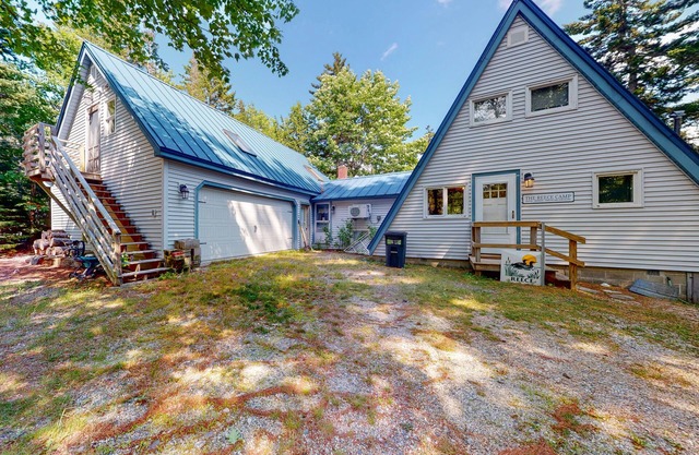 Waterfront A-frame on George’s Pond with views, private dock, beach, kayaks, SUP