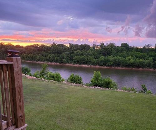 Waterfront Bama Getaway-20 min to UA