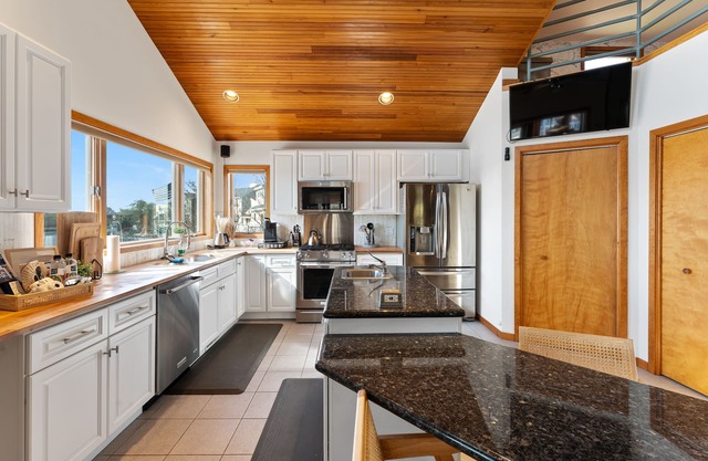 Waterfront Beach Chalet w/Large Backyard and Firepit