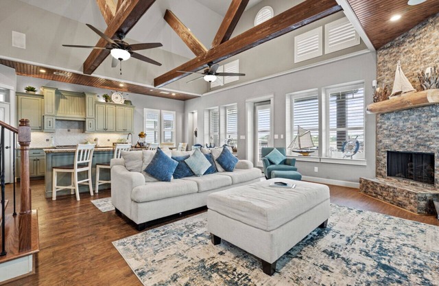 Waterfront Beauty Family/Pet Friendly Palapa 11 mins to 3 Beaches, Near 7 Marinas