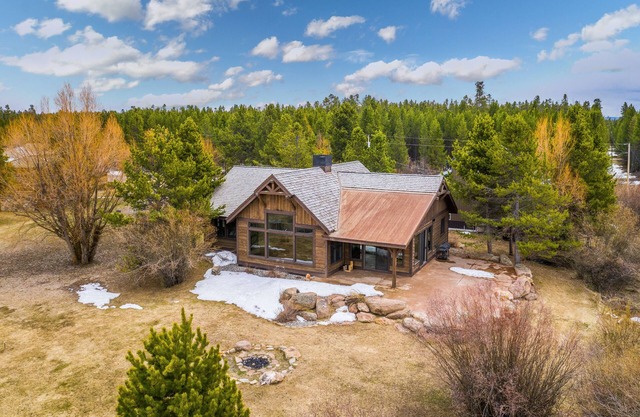 Waterfront cabin on Hebgen Lake, near fishing/boating & Yellowstone