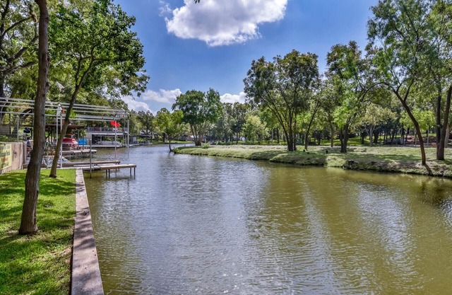 WATERFRONT CABIN Lake LBJ Cove, Fish/Float!, Fenced Yard PETS OK, Panoramic View
