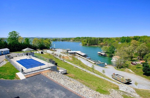 Waterfront Condo with Pool for Romantic Getaways and Fisherman. Pet Friendly!