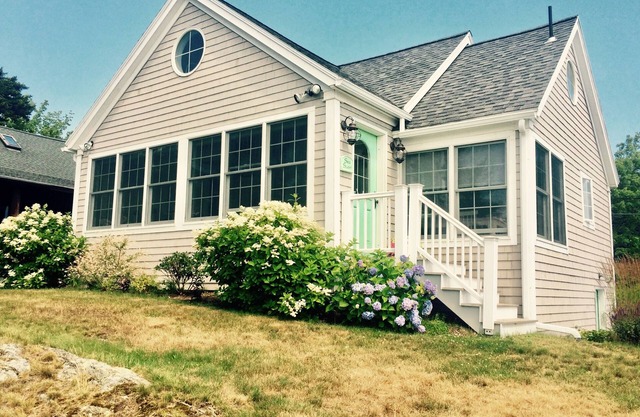 Waterfront cottage situated at the mouth of Mackerel Cove. Amazing sunset views!